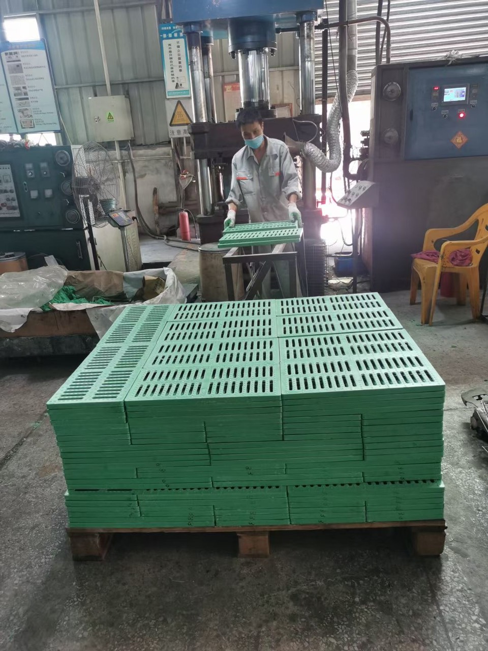 Song chắn rác composite 450x800mm