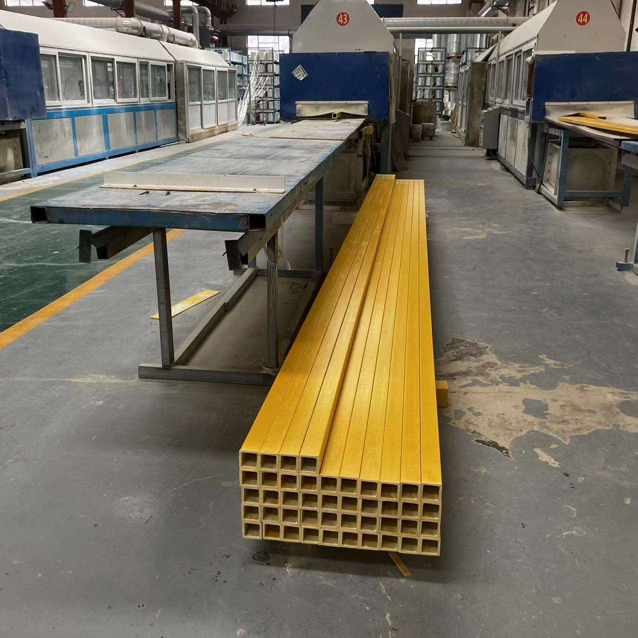 Cận cảnh các thanh xà gồ composite siêu bền